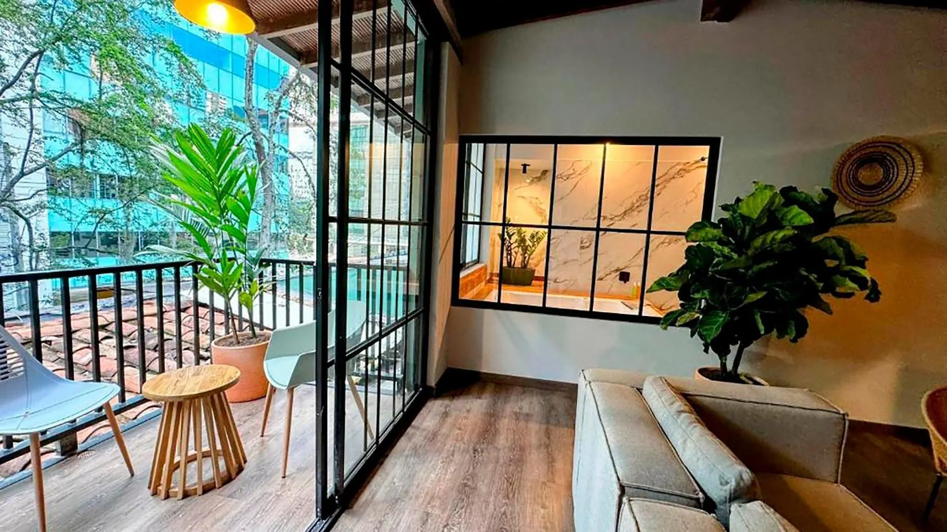 Milla De Oro Suite Familiar Deluxe Con Jacuzzi Poblado Medellín