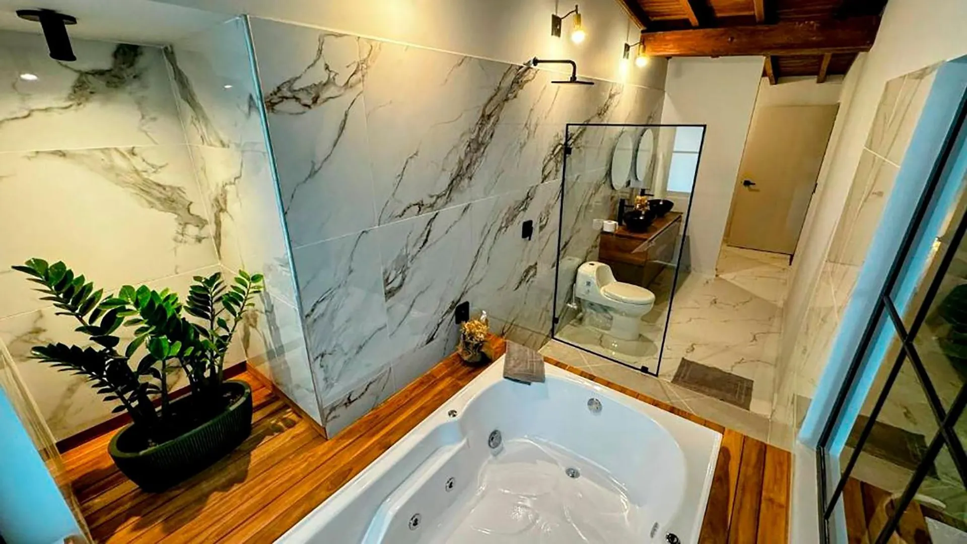 Milla De Oro Suite Familiar Deluxe Con Jacuzzi Poblado Medellin Colombia
