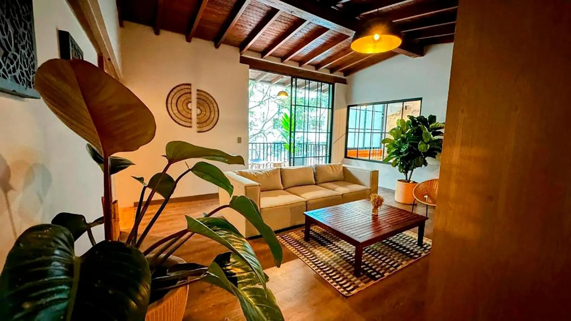 Milla De Oro Suite Familiar Deluxe Con Jacuzzi Poblado Medellin Apartment